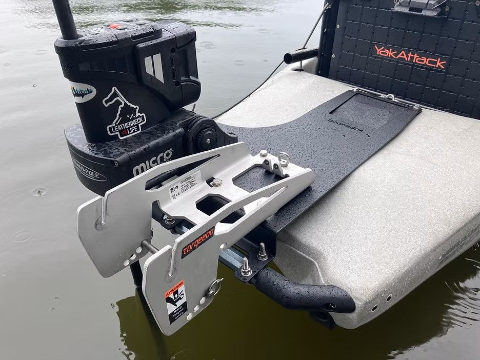 Boonedox Pro Angler 12 & 14 – Motor/Power Pole Combo Mount